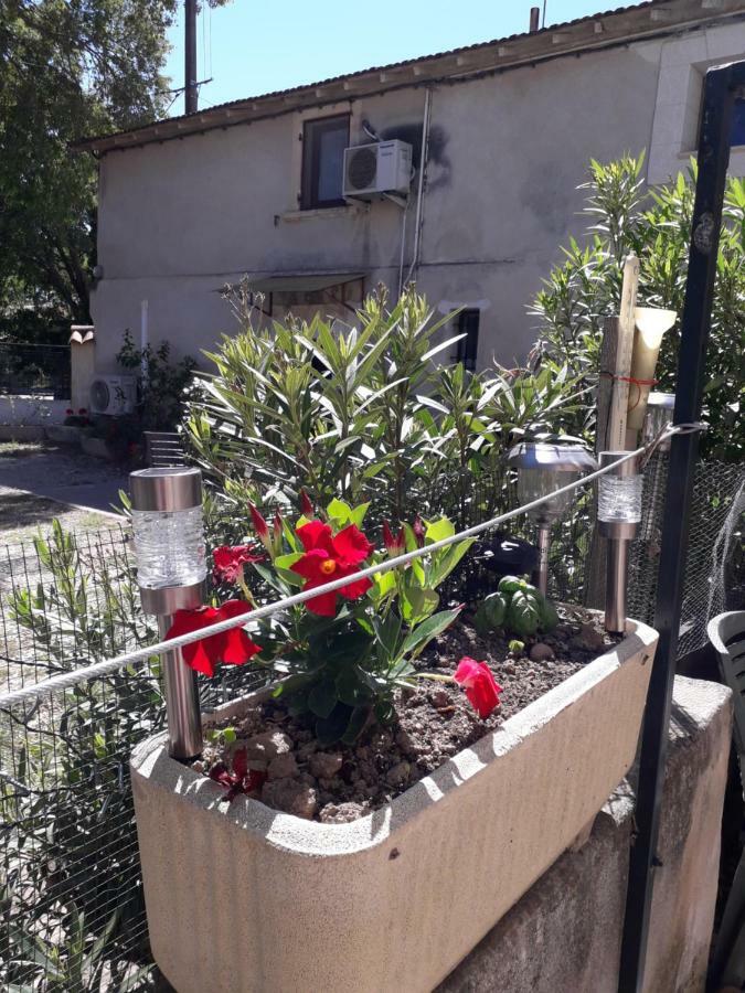 Le Rebattu 3 Διαμέρισμα Raphèle Εξωτερικό φωτογραφία
